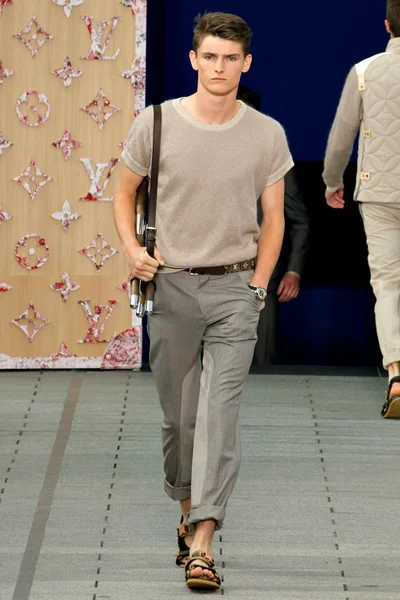 Look 28